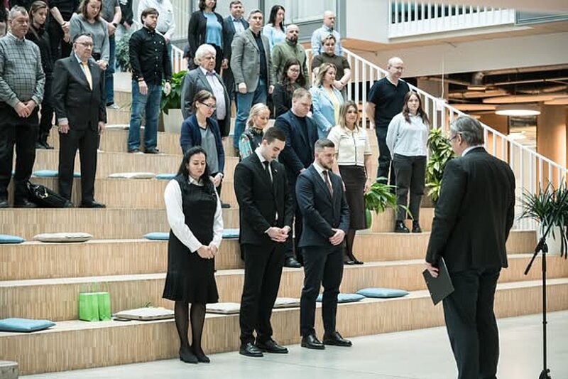 Klusuma brīds solidarizējoties ar Ukrainas tautu un kara upuru piemiņai